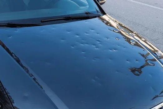Capô de carro com amassados de granizo para martelinho de ouro em Porto Alegre